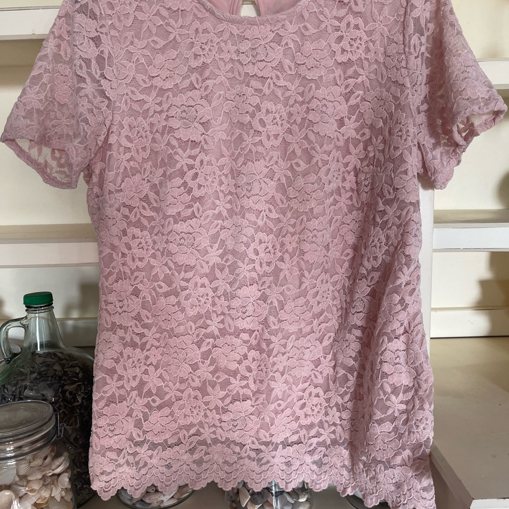 Short Sleeve Fitted Blouse with Lace